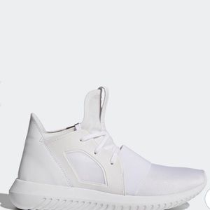 Women’s Adidas Tubular Defiant tennis shoes!